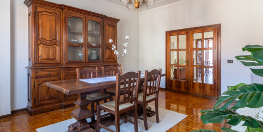 Luminoso appartamento con giardino, terrazze e cantina – D/320