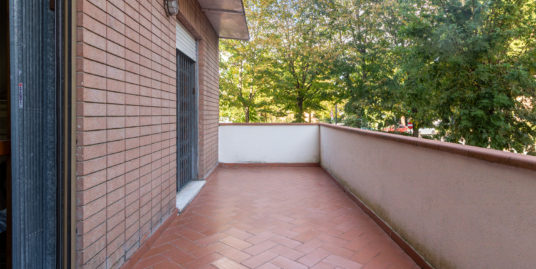 Appartamento con doppia terrazza, cantina e posto auto – C/540