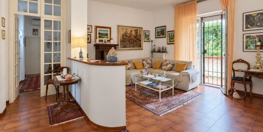 Appartamento in vendita a Lastra a Signa con terrazze e garage